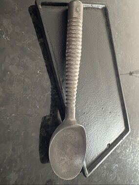 Vintage Heavy Metal (Aluminum) Ice Cream Scoop